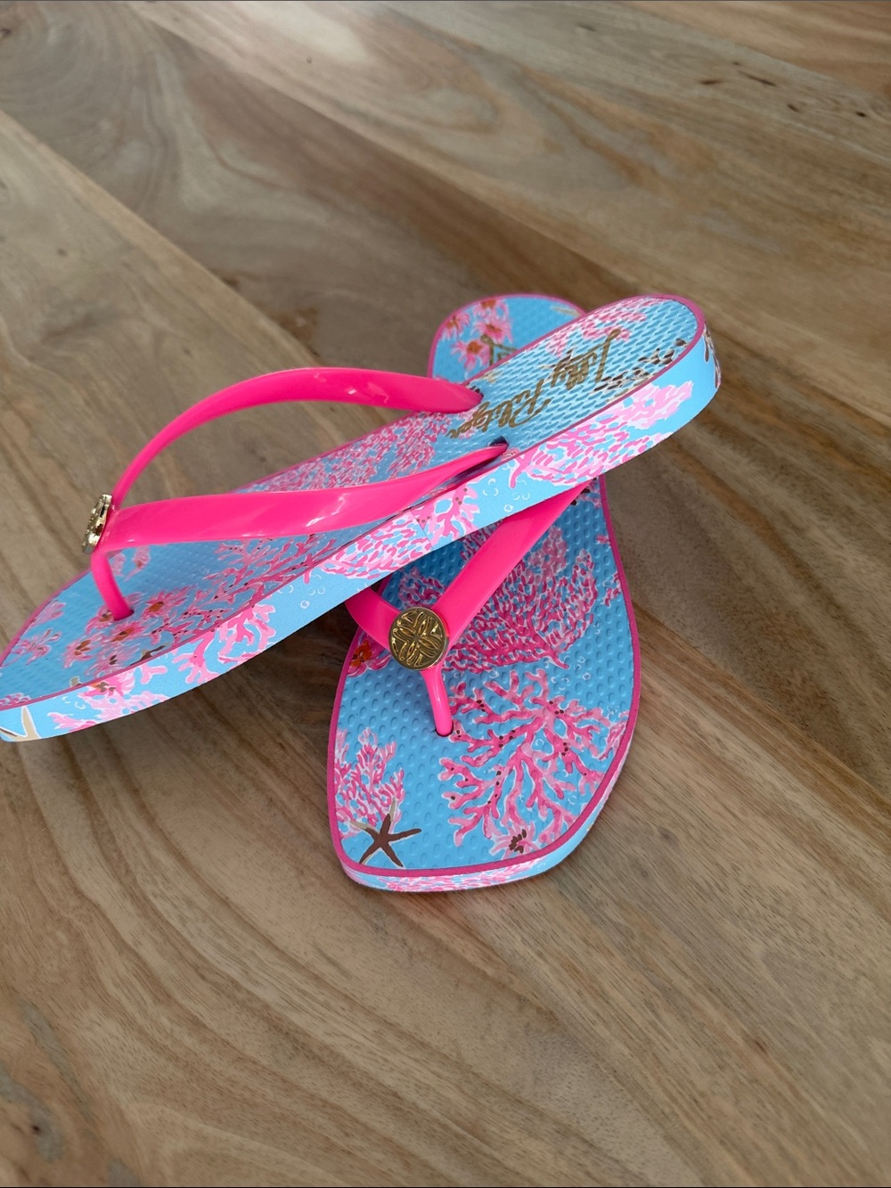 Lilly Pulitzer Hot Pink & Sky Blue Coral Print Flip Flops. New! - Picture 2 of 5
